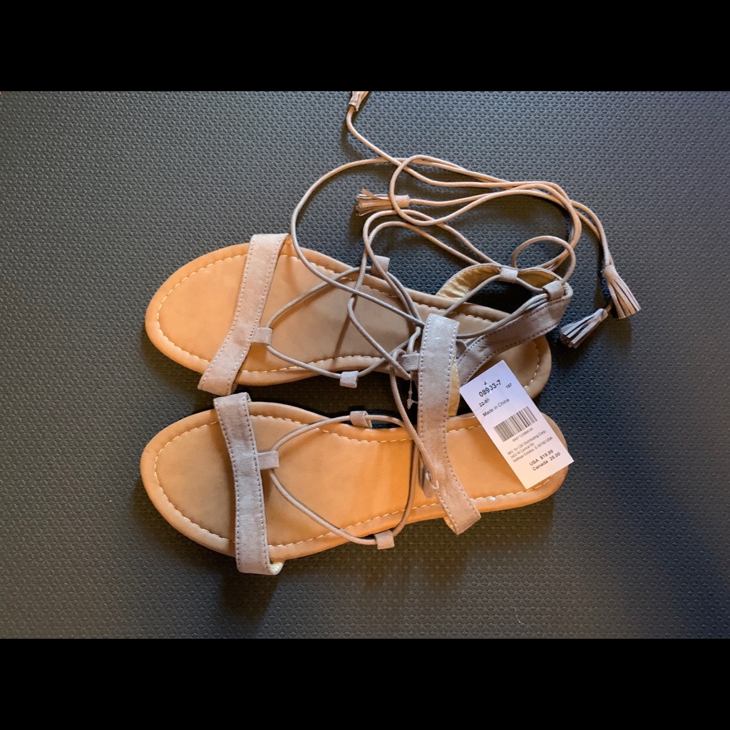 Nwt String Sandals.